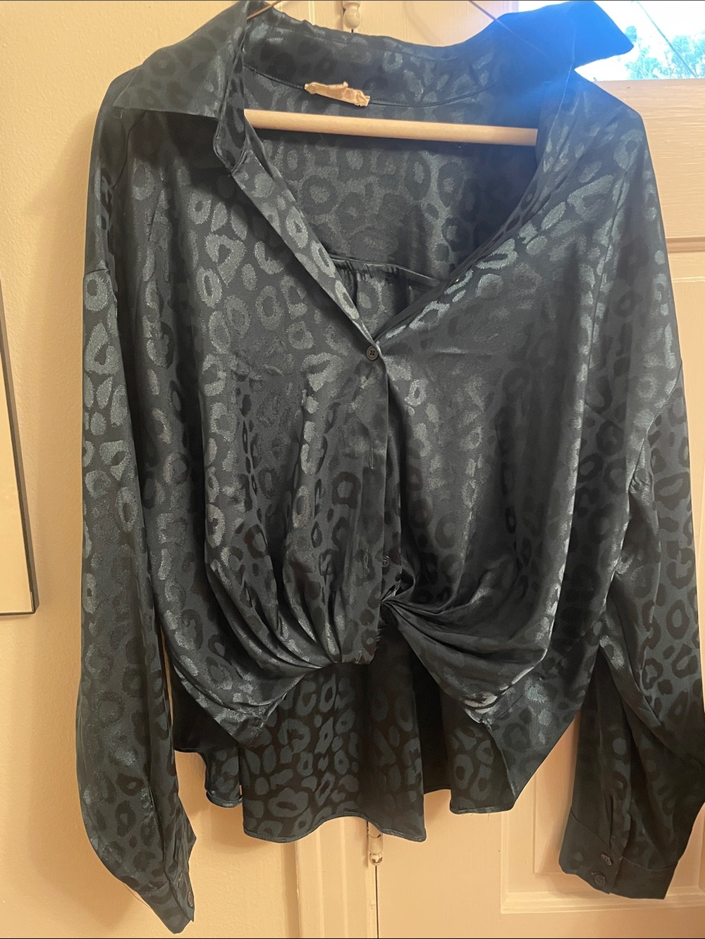 entro Dark Blue Green Satin Leopard-Print Twist-Front Button-Down Blouse